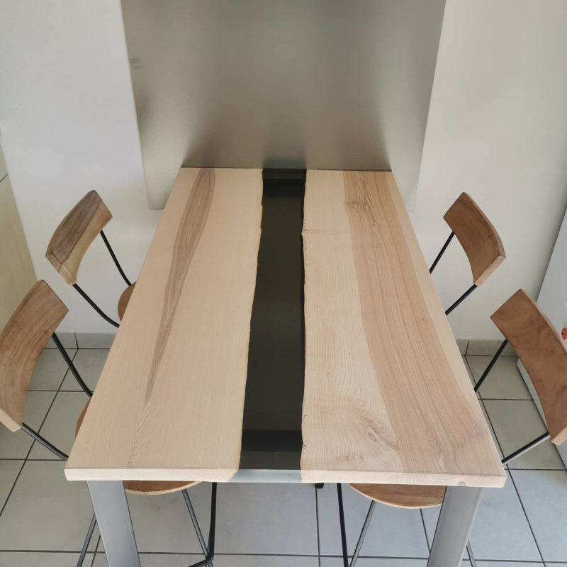 Tables en bois et résine avec Annecy Bois Résine